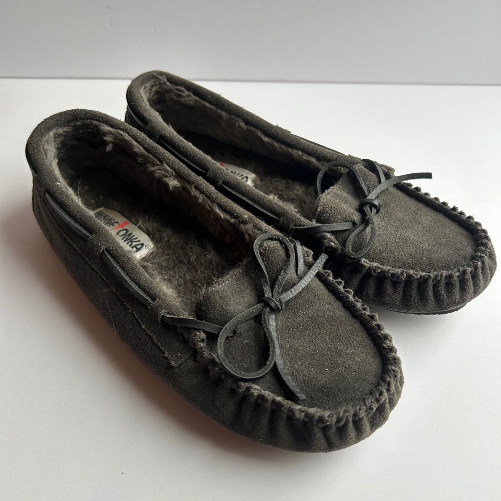 Minnetonka Cally Moccasin Slipper Women 8 Charcoal Grey Excellent Suede Faux Fur
